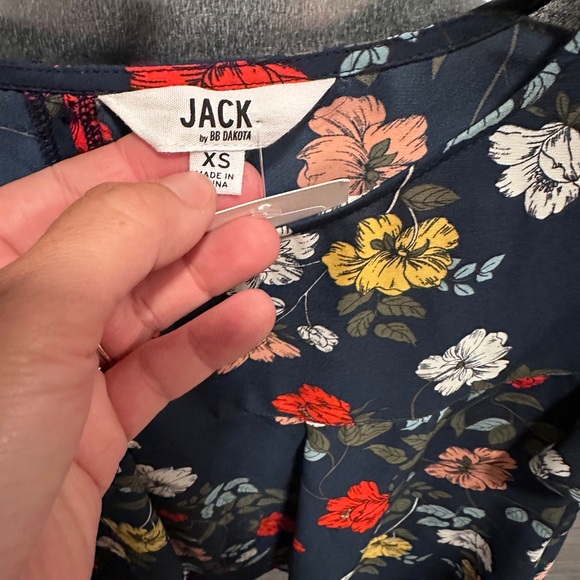 Jack by BB Dakota Women's Floral Navy Top size XS - Picture 2 of 3